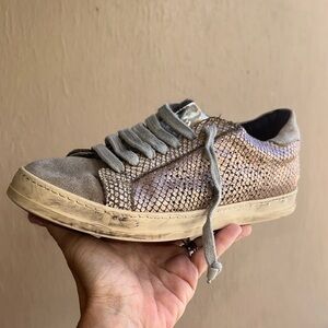 P448 Distressed Sneaker Gold
